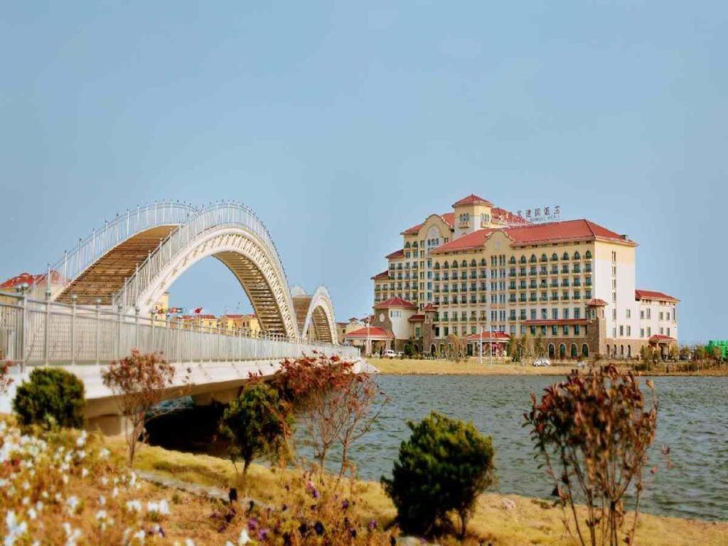 Haiyang Shenglong Jianguo Hotel Hai-yang-hsien Exterior foto